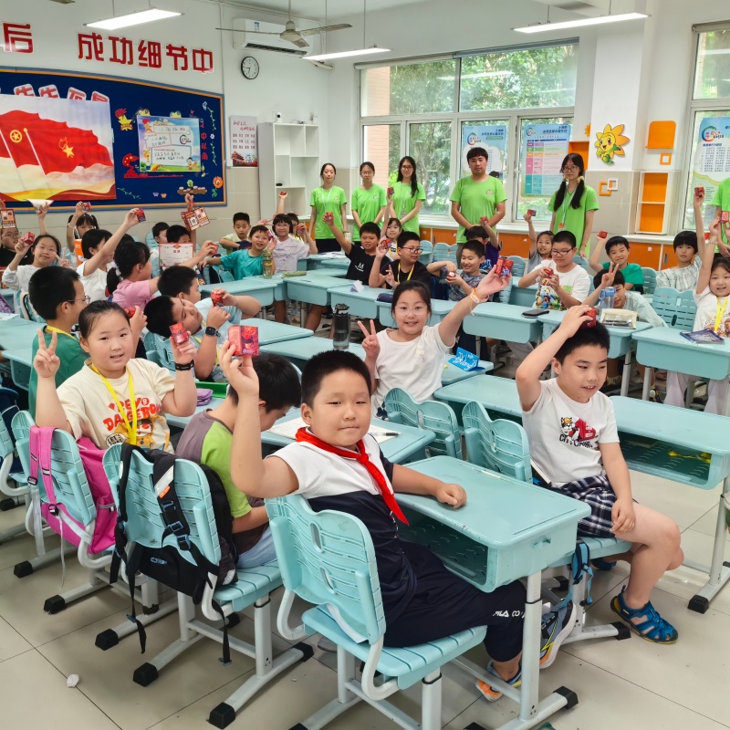 领礼物大合影1 (1)